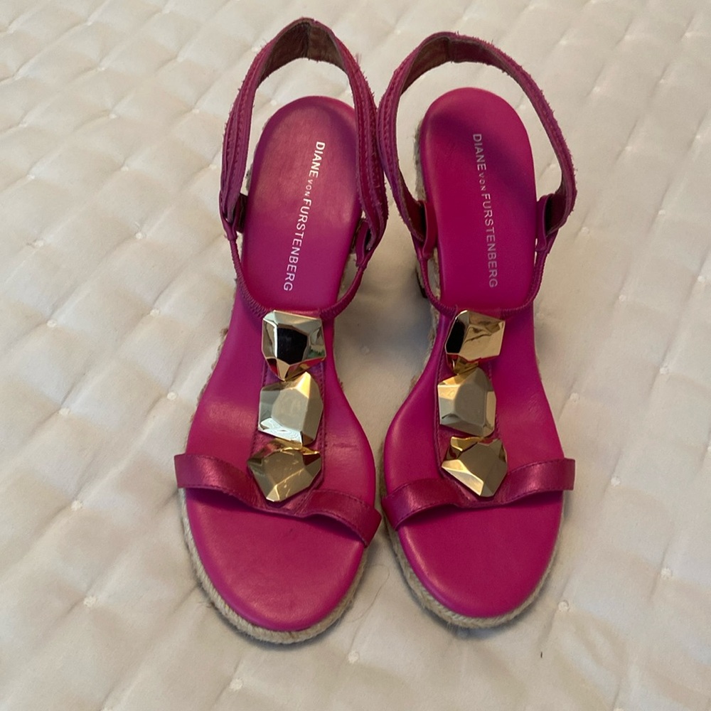 Diane Von Furstenberg Fuchsia wedges sandals